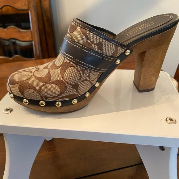 Vintage coach clogs. Fits 8.5-9 , worn only a handful of times. - Picture 2 of 5